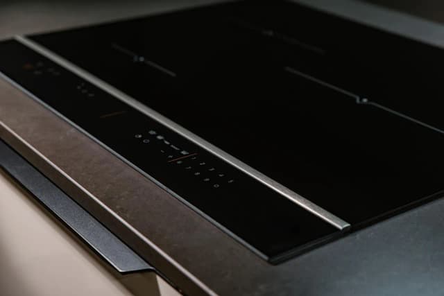 Co oznacza h na kuchence indukcyjnej? Ważne informacje o bezpieczeństwie Co oznacza h na kuchence indukcyjnej? Ważne informacje o bezpieczeństwie