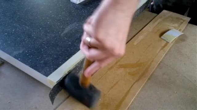 Jak przykleić obrzeże do blatu IKEA i uniknąć najczęstszych błędów Jak przykleić obrzeże do blatu IKEA i uniknąć najczęstszych błędów