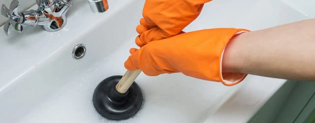 Skuteczne metody, czym wyczyścić odpływ w zlewie bez chemii Skuteczne metody, czym wyczyścić odpływ w zlewie bez chemii